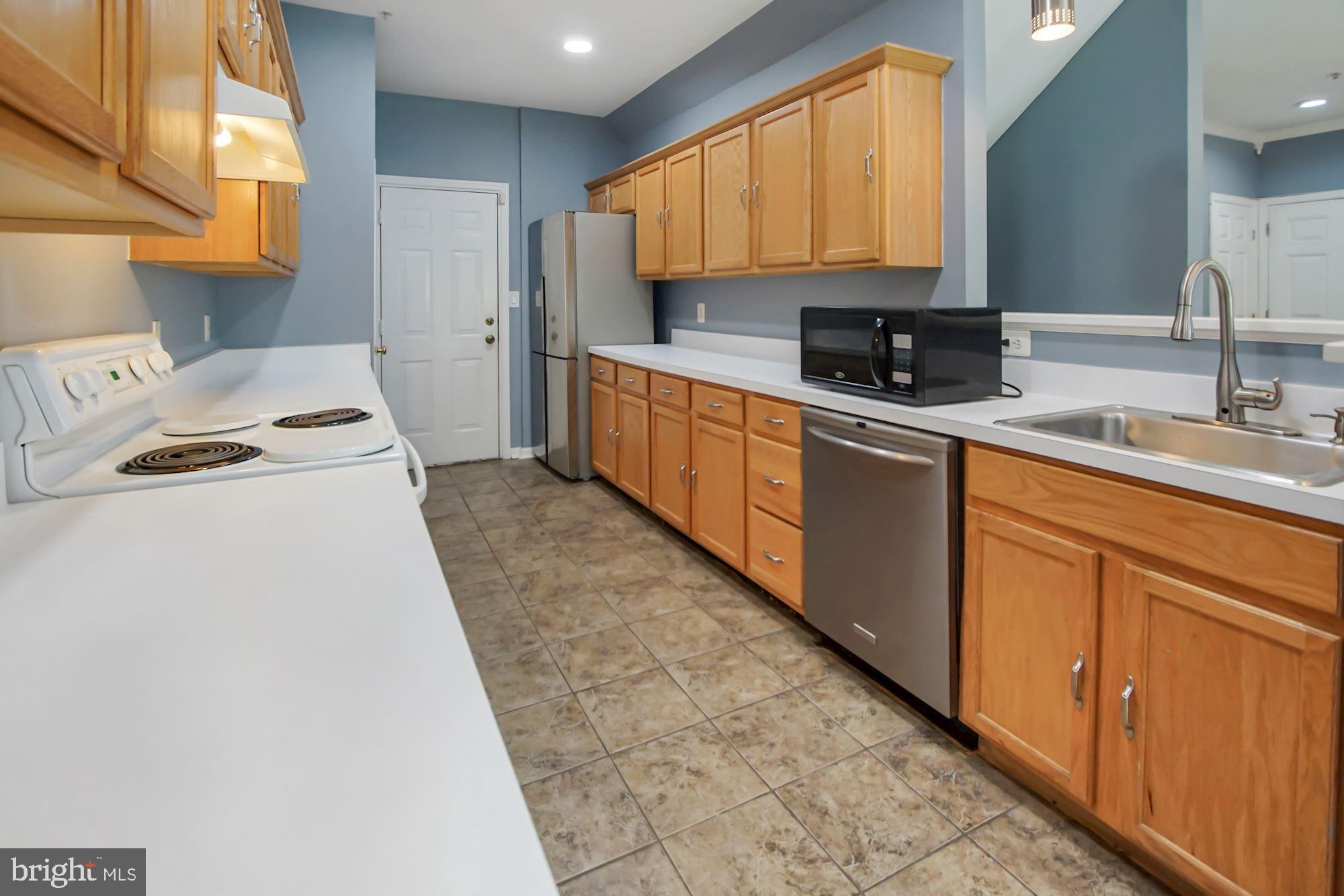 HAMPSHIRE HALL CONDO - Residential