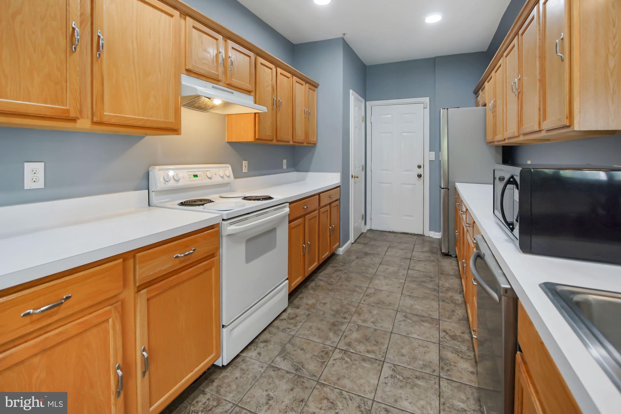 HAMPSHIRE HALL CONDO - Residential