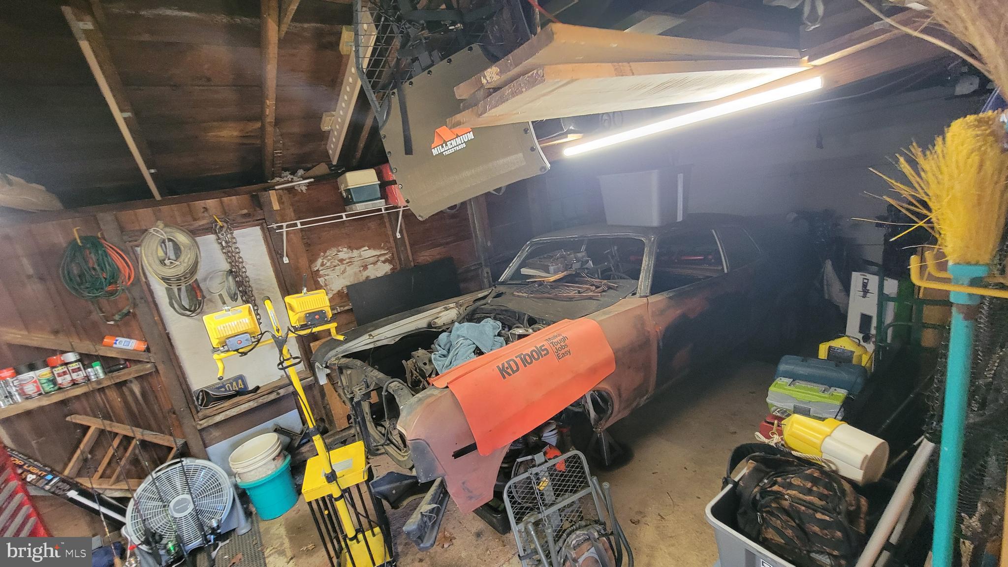 COLUMBIA AVENUE - Residential