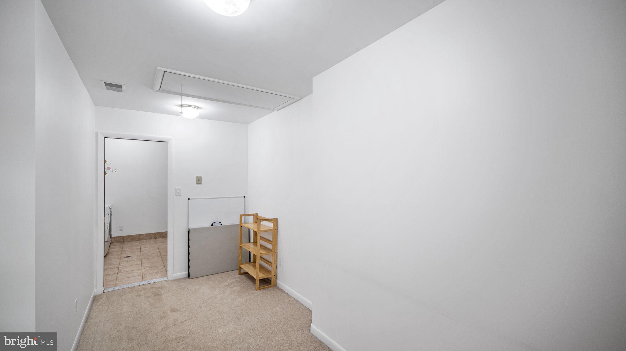 MUNCASTER MANOR - Residential