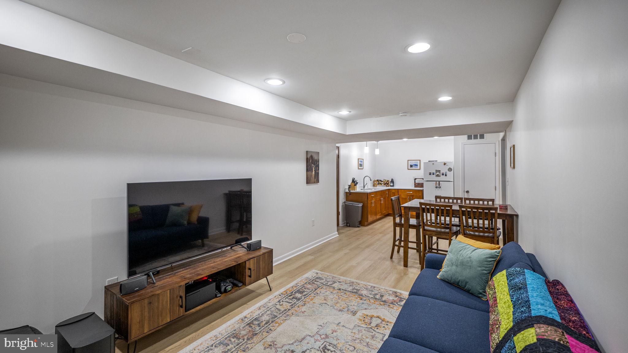 MUNCASTER MANOR - Residential