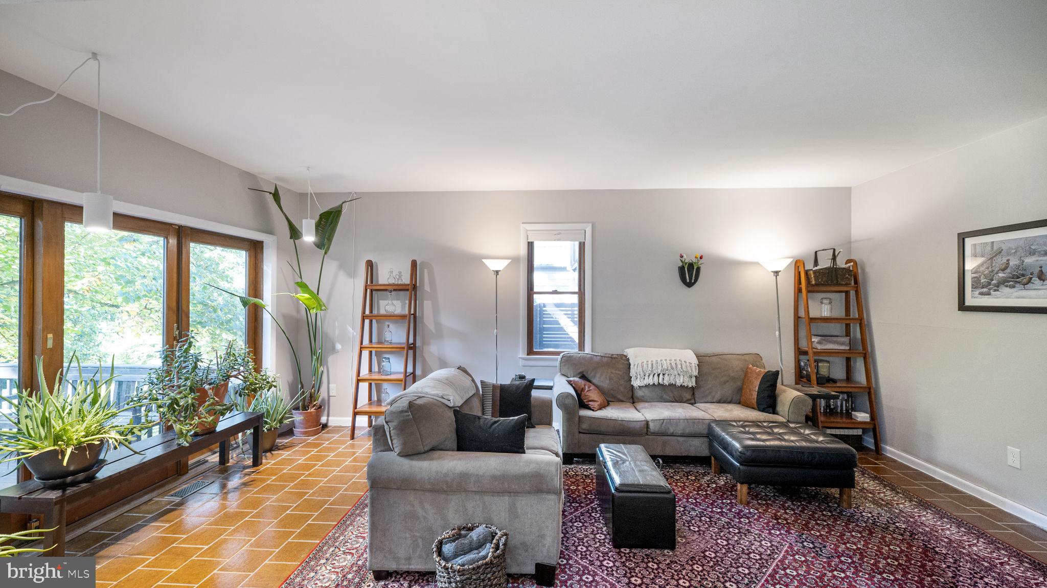 MUNCASTER MANOR - Residential