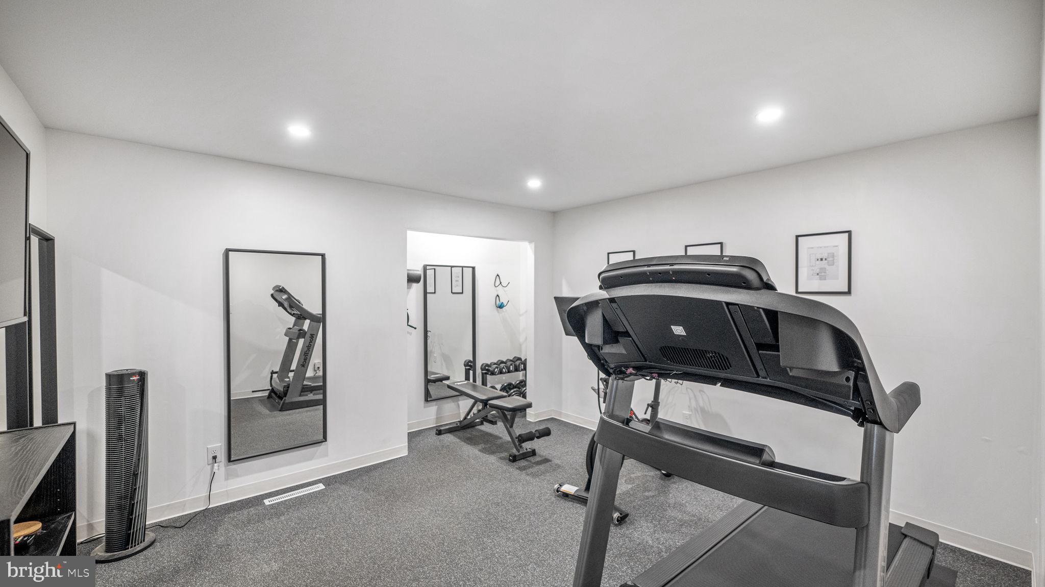 MUNCASTER MANOR - Residential