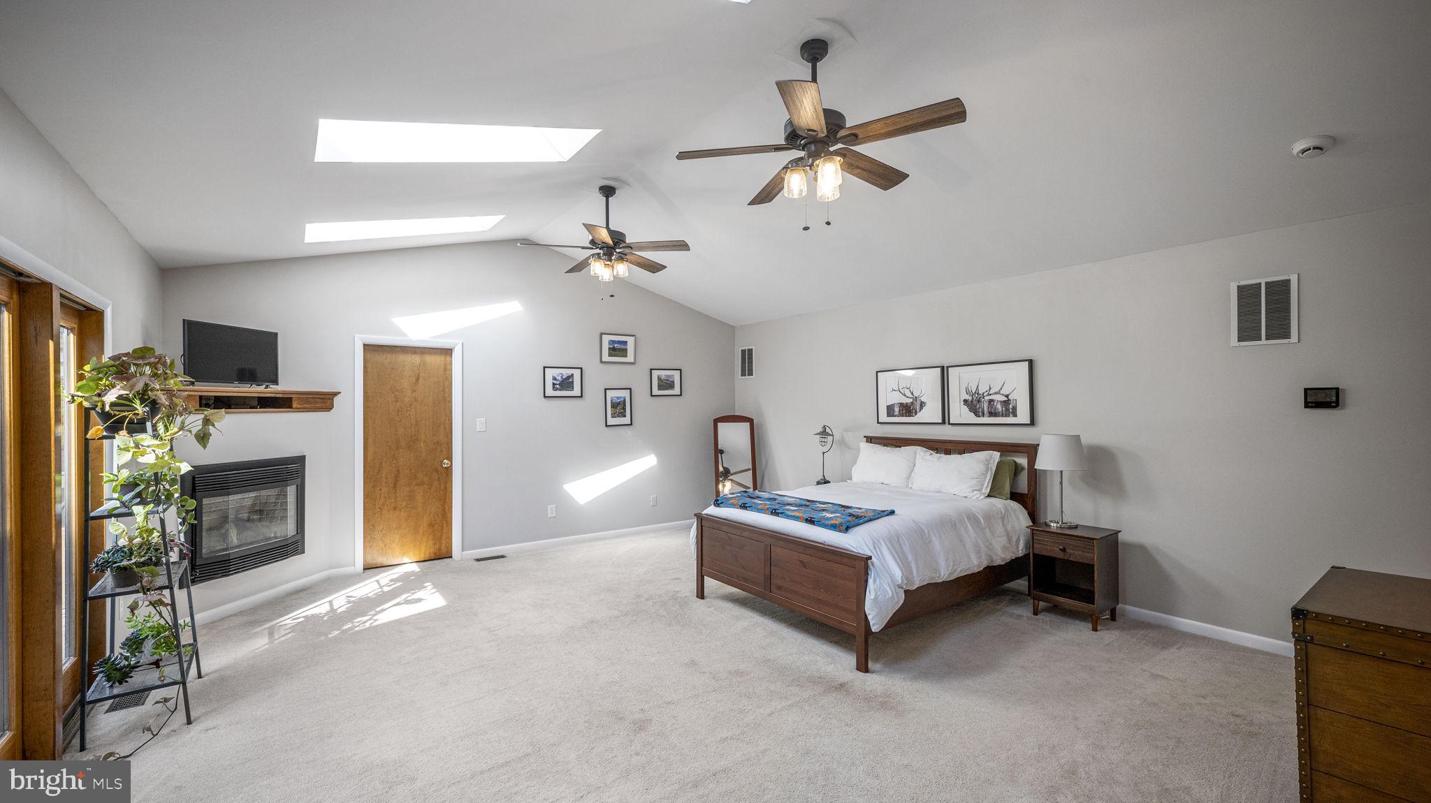 MUNCASTER MANOR - Residential