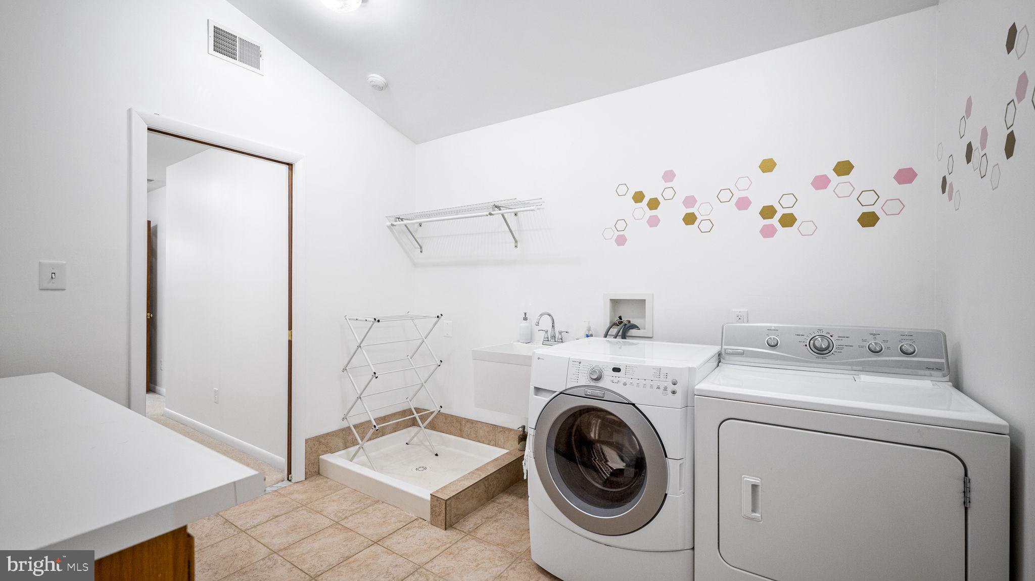 MUNCASTER MANOR - Residential