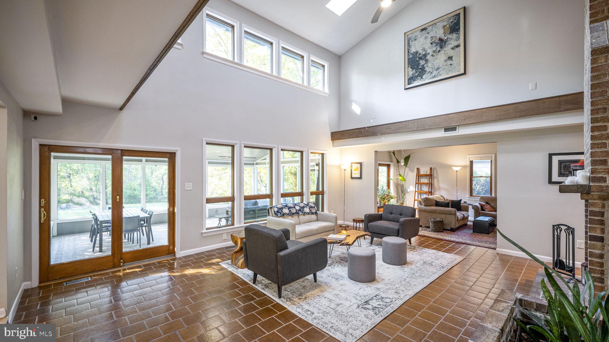 MUNCASTER MANOR - Residential