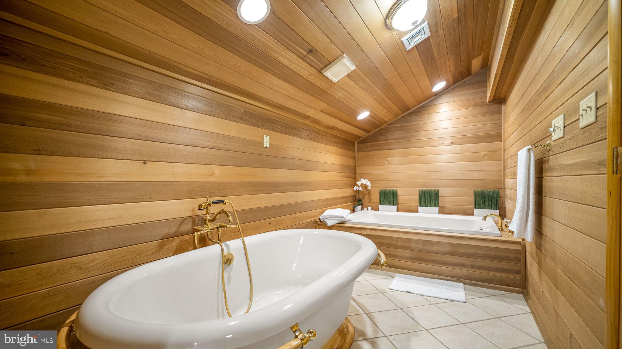 MUNCASTER MANOR - Residential