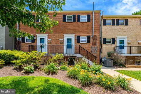 5934 MAYFLOWER COURT ALEXANDRIA VA 22312