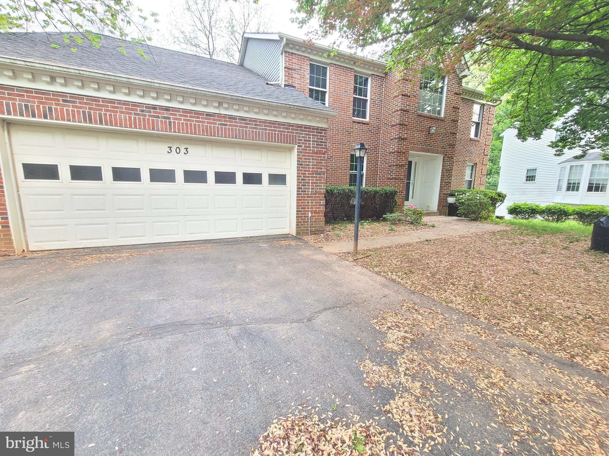 303 SAYBROOKE VIEW DRIVE