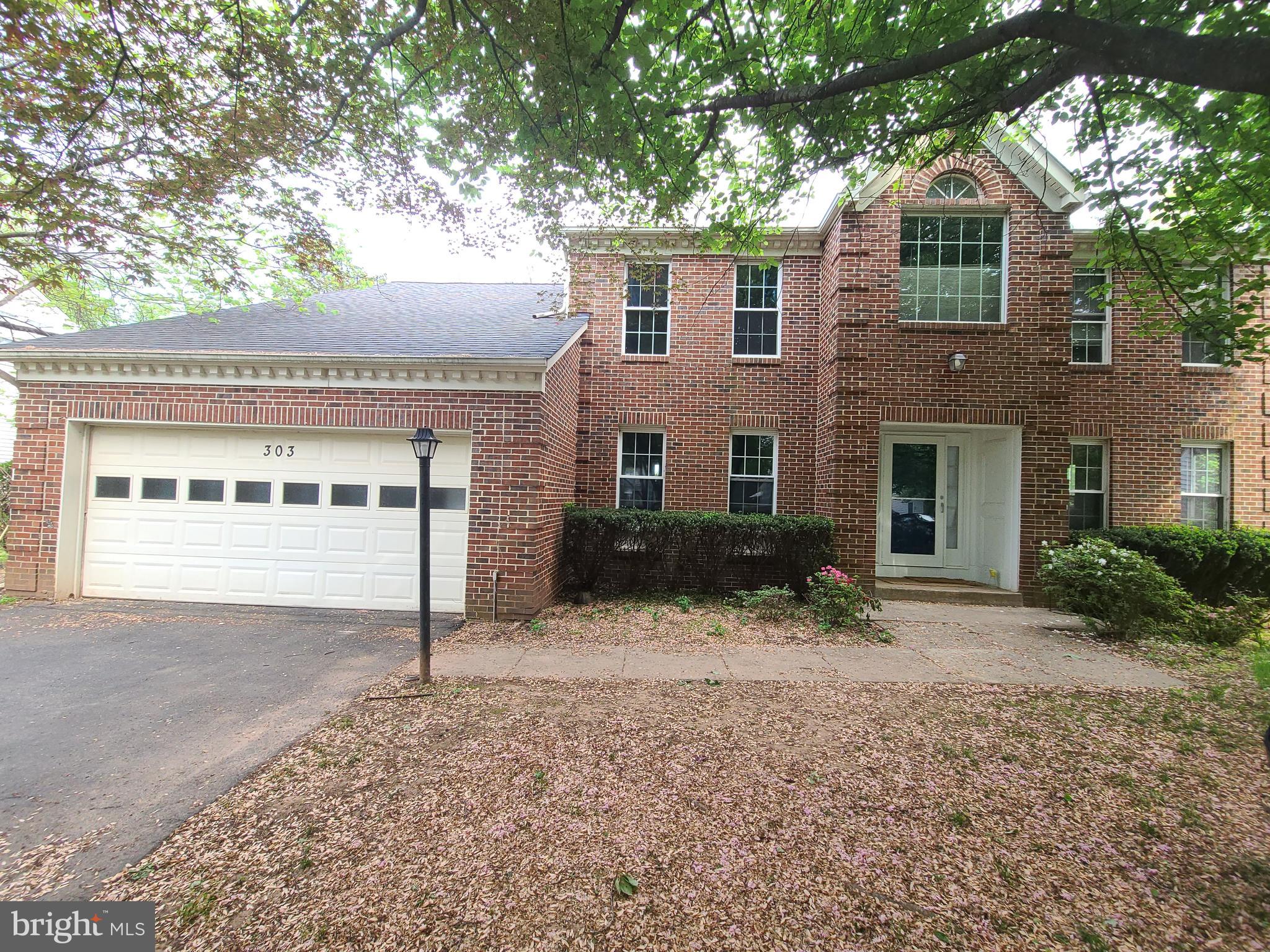 303 SAYBROOKE VIEW DRIVE