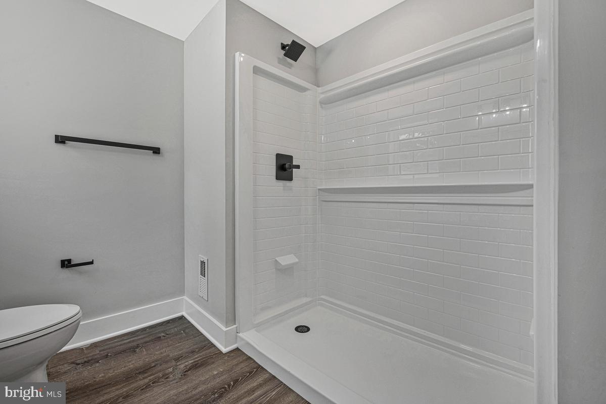 NORTH WOODRIDGE - Residential