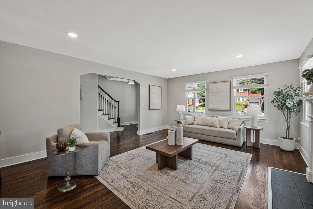 NORTH WOODRIDGE - Residential