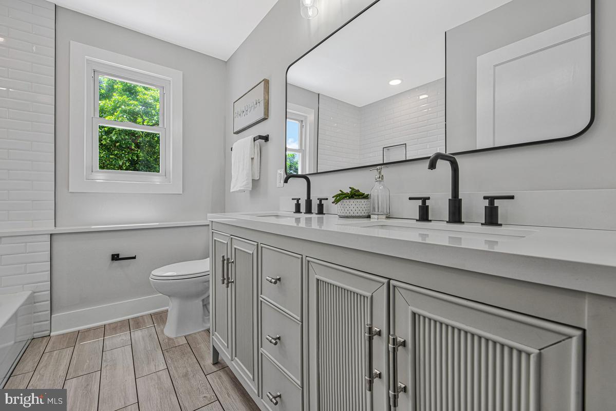 NORTH WOODRIDGE - Residential