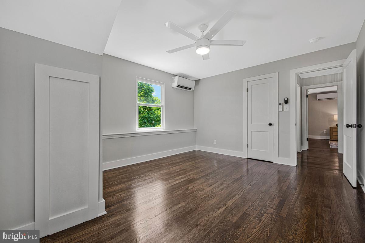 NORTH WOODRIDGE - Residential