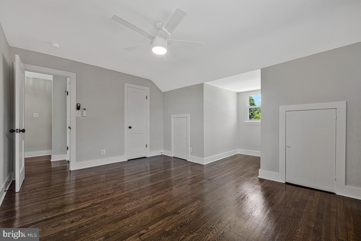 NORTH WOODRIDGE - Residential