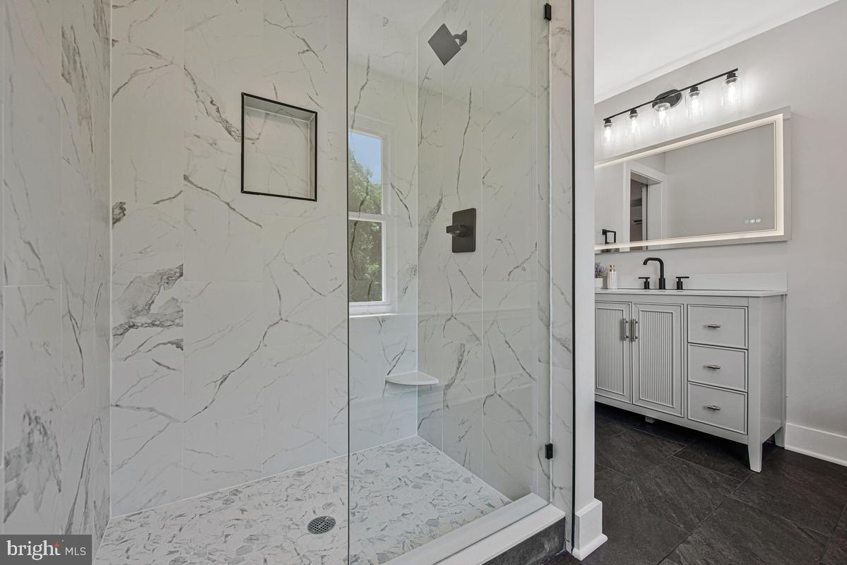 NORTH WOODRIDGE - Residential
