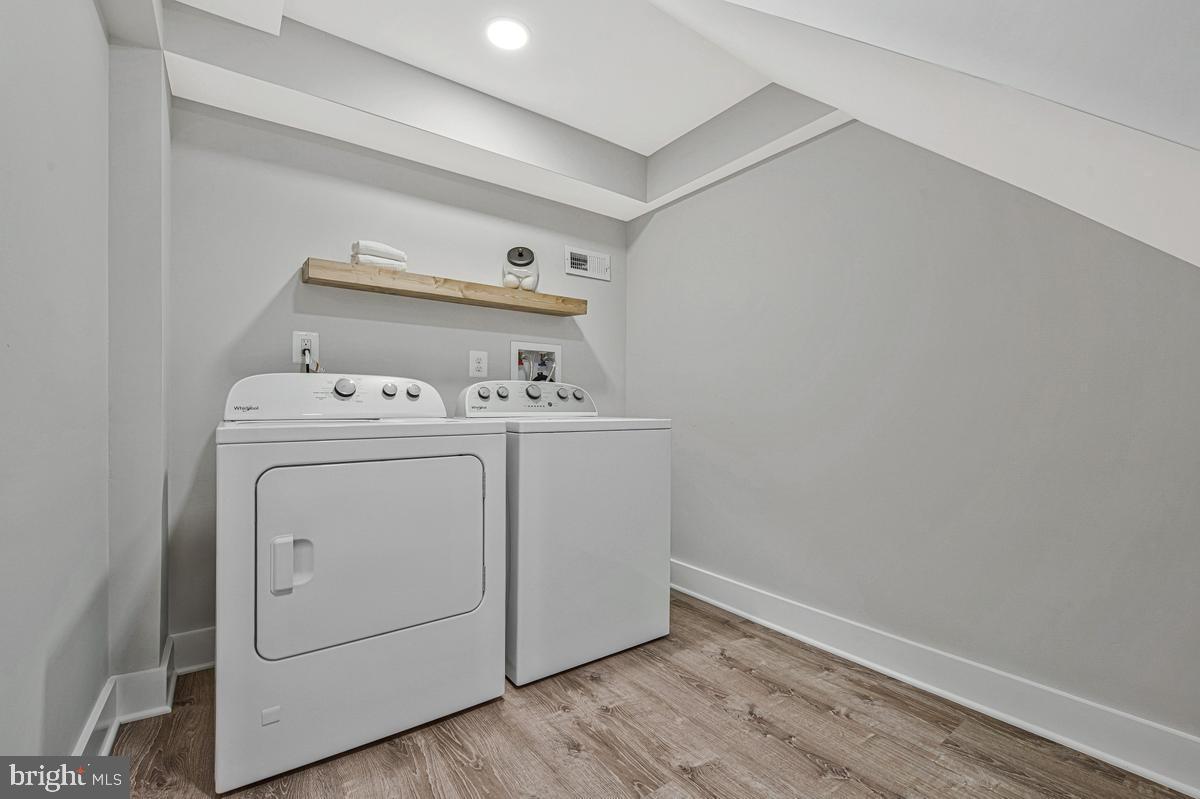 NORTH WOODRIDGE - Residential