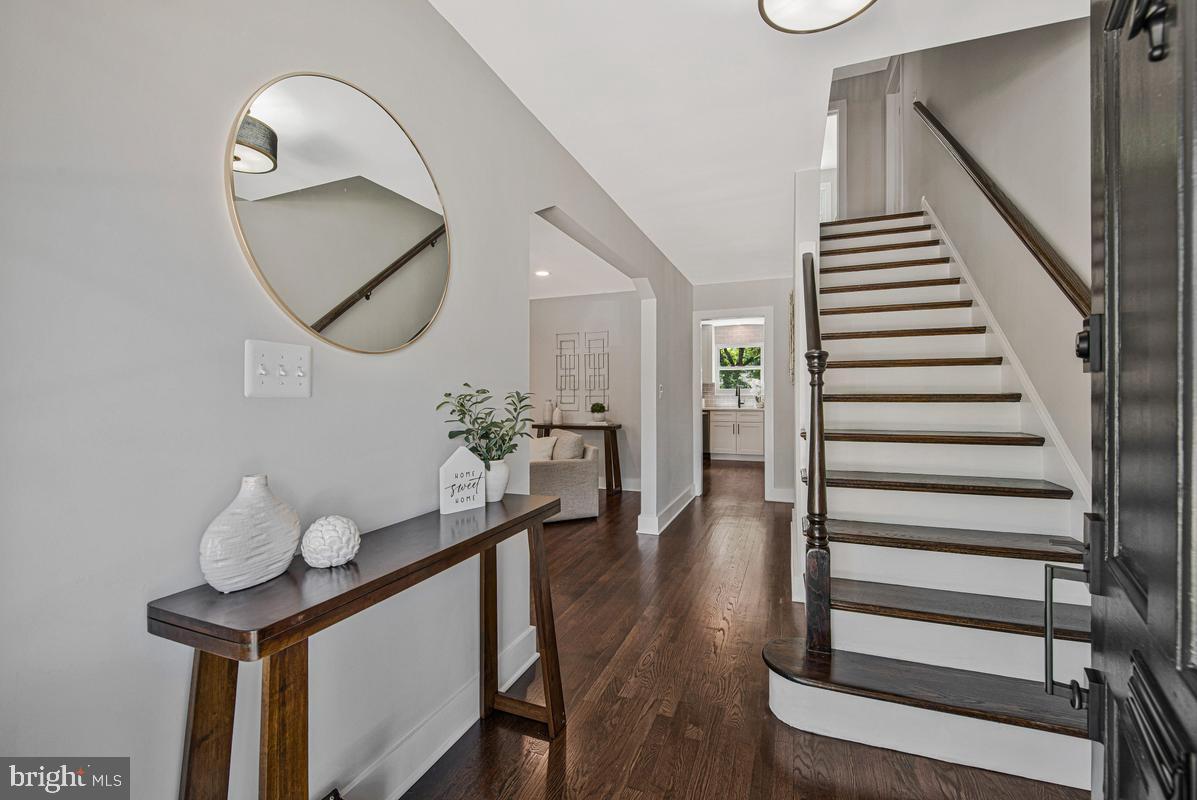 NORTH WOODRIDGE - Residential