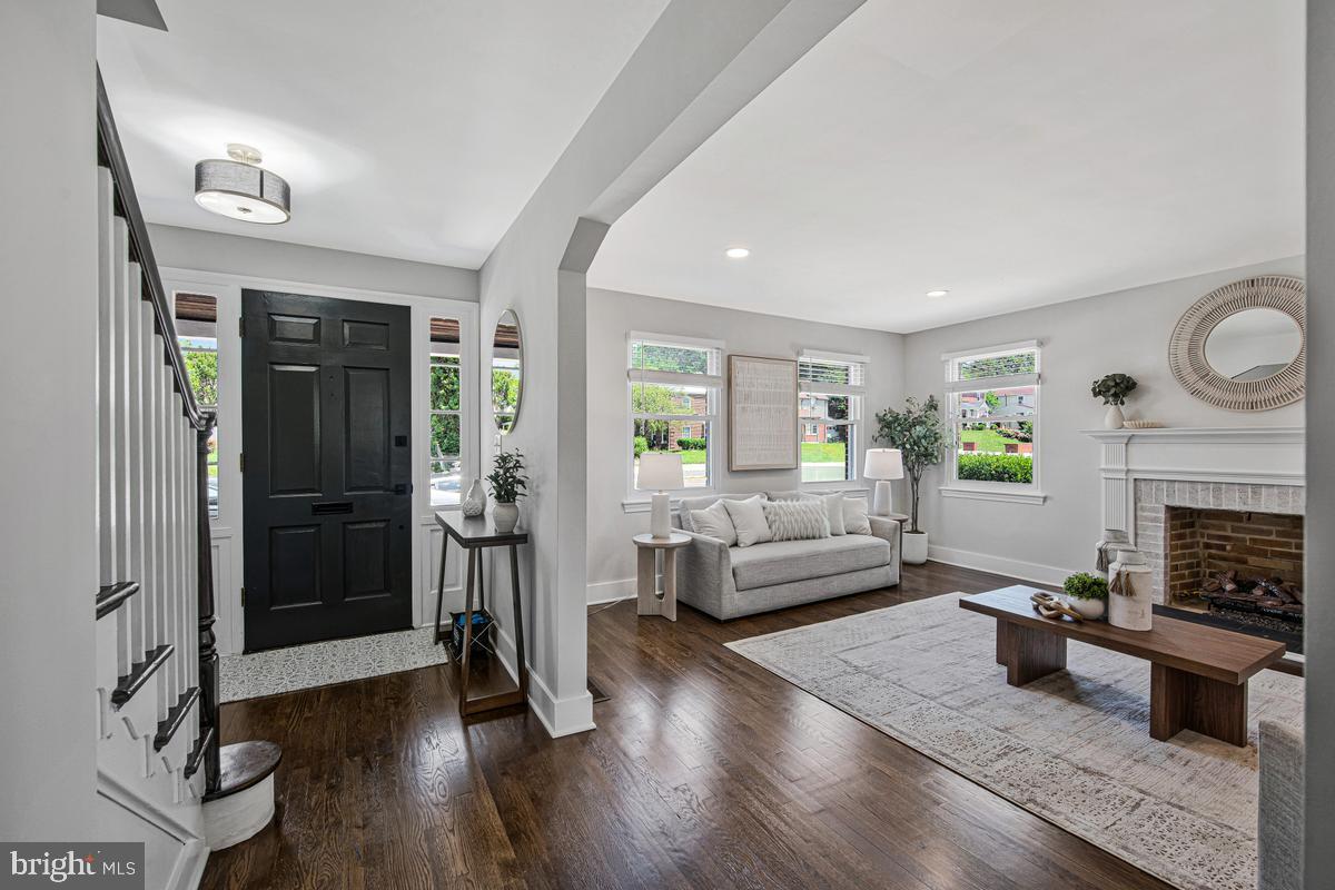 NORTH WOODRIDGE - Residential