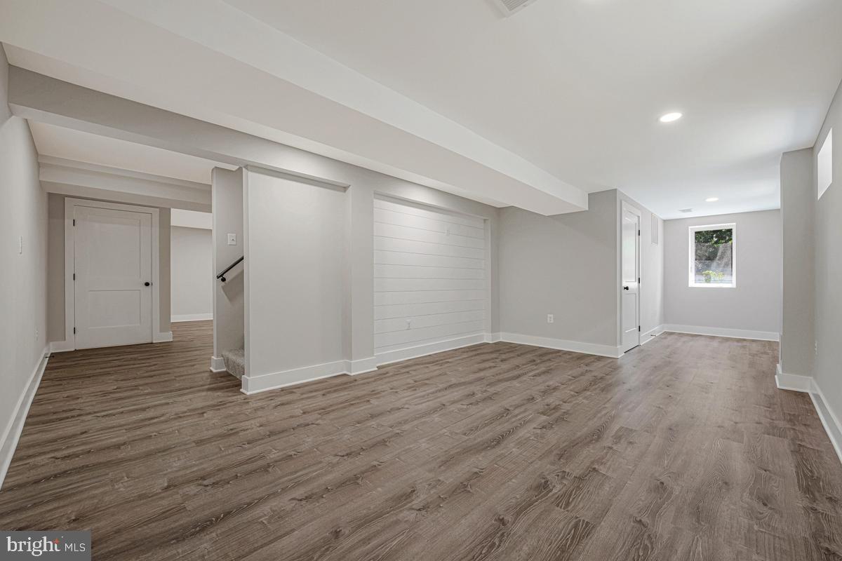 NORTH WOODRIDGE - Residential