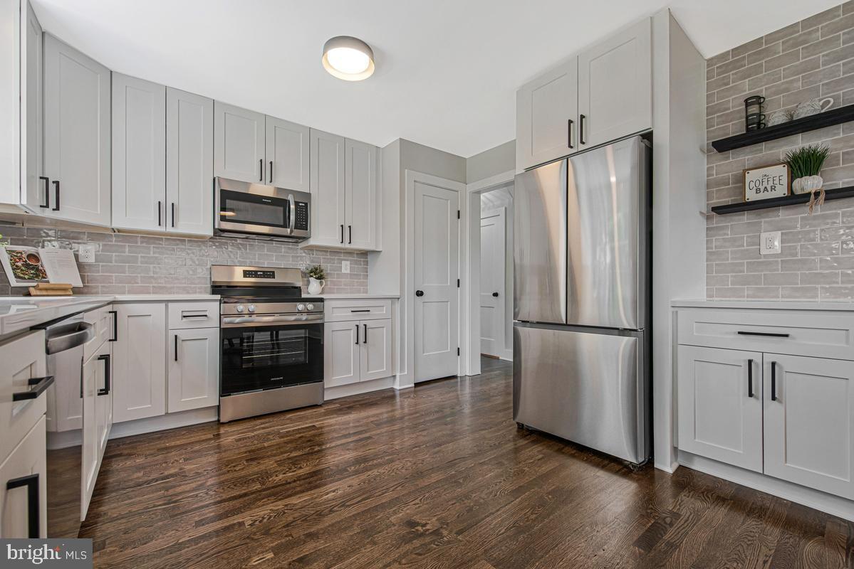 NORTH WOODRIDGE - Residential