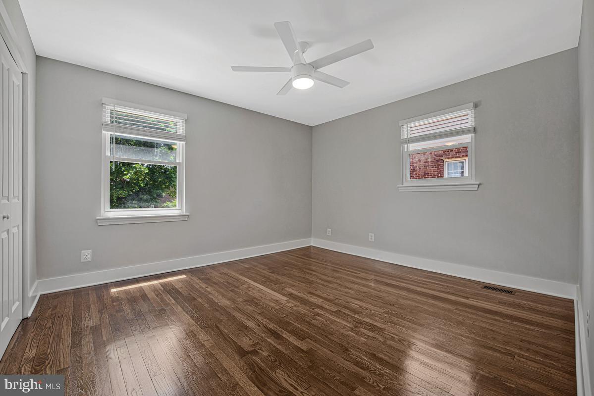 NORTH WOODRIDGE - Residential
