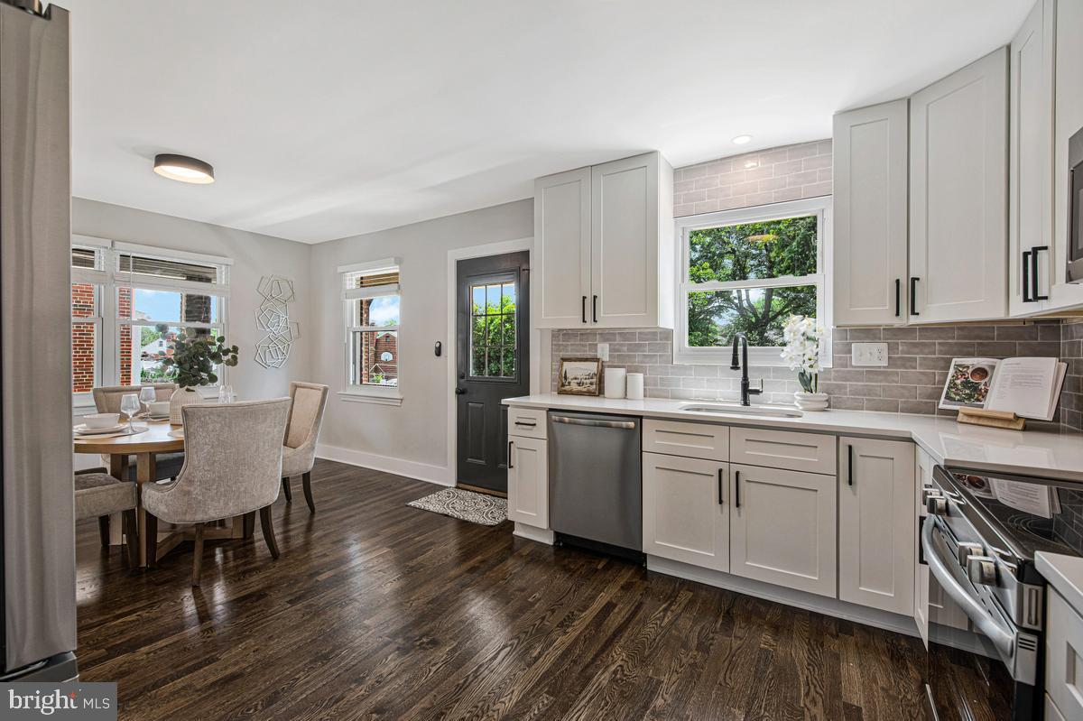 NORTH WOODRIDGE - Residential