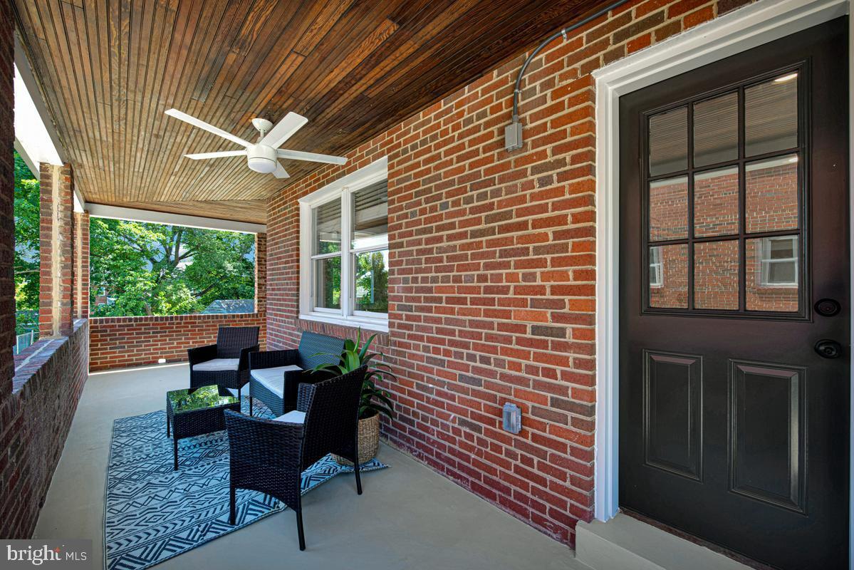 NORTH WOODRIDGE - Residential