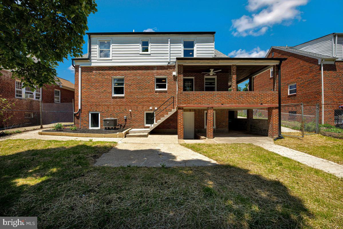 NORTH WOODRIDGE - Residential