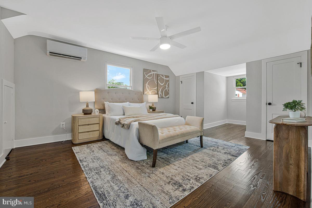 NORTH WOODRIDGE - Residential