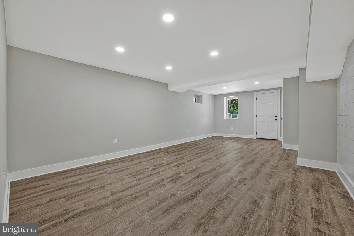 NORTH WOODRIDGE - Residential