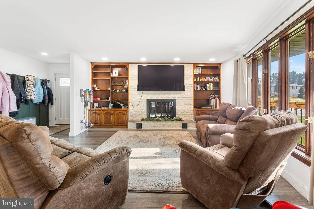 PLEASUREVILLE - Residential