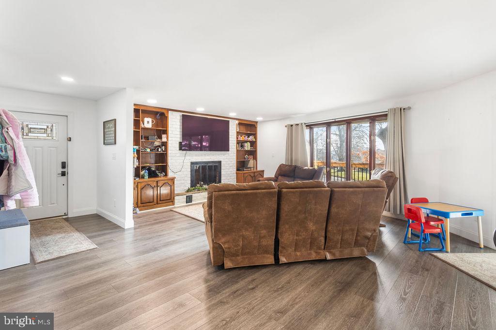 PLEASUREVILLE - Residential