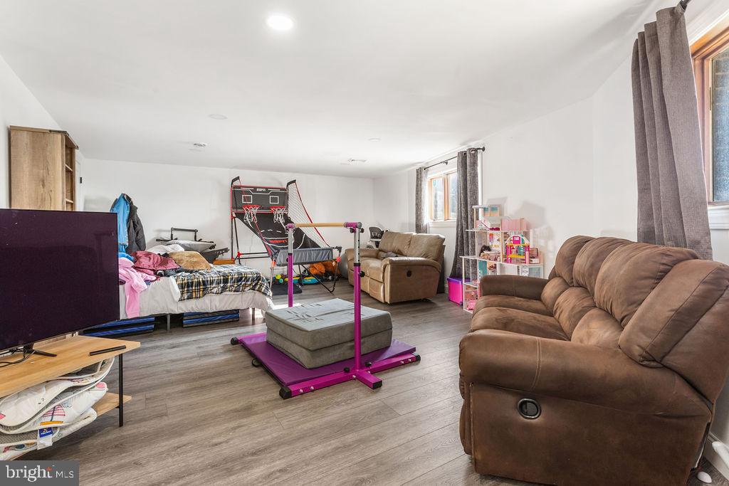 PLEASUREVILLE - Residential