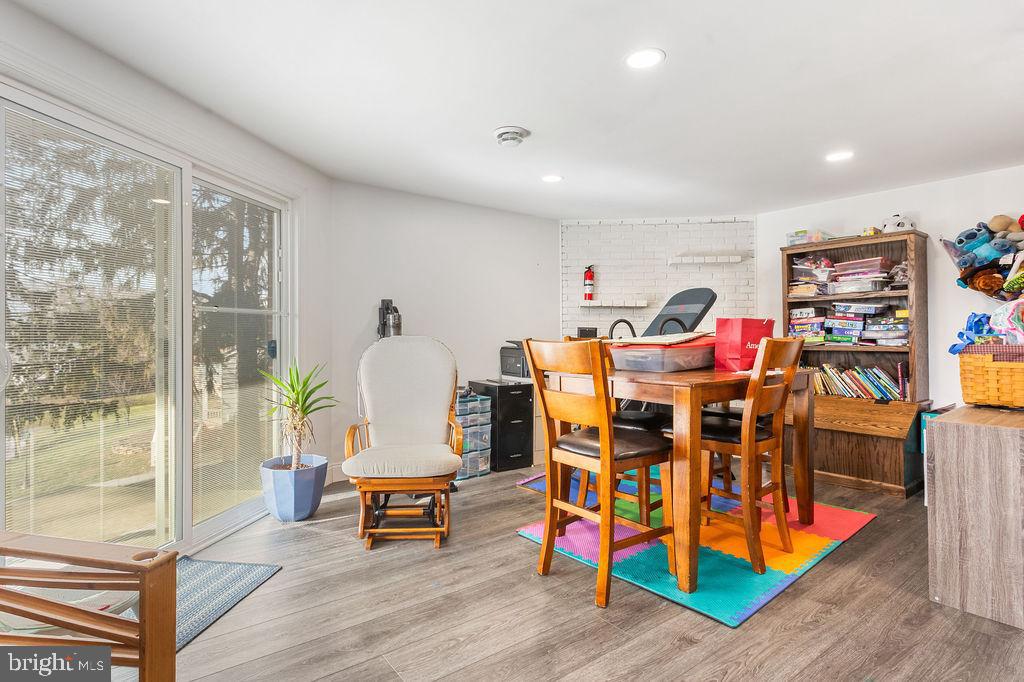 PLEASUREVILLE - Residential