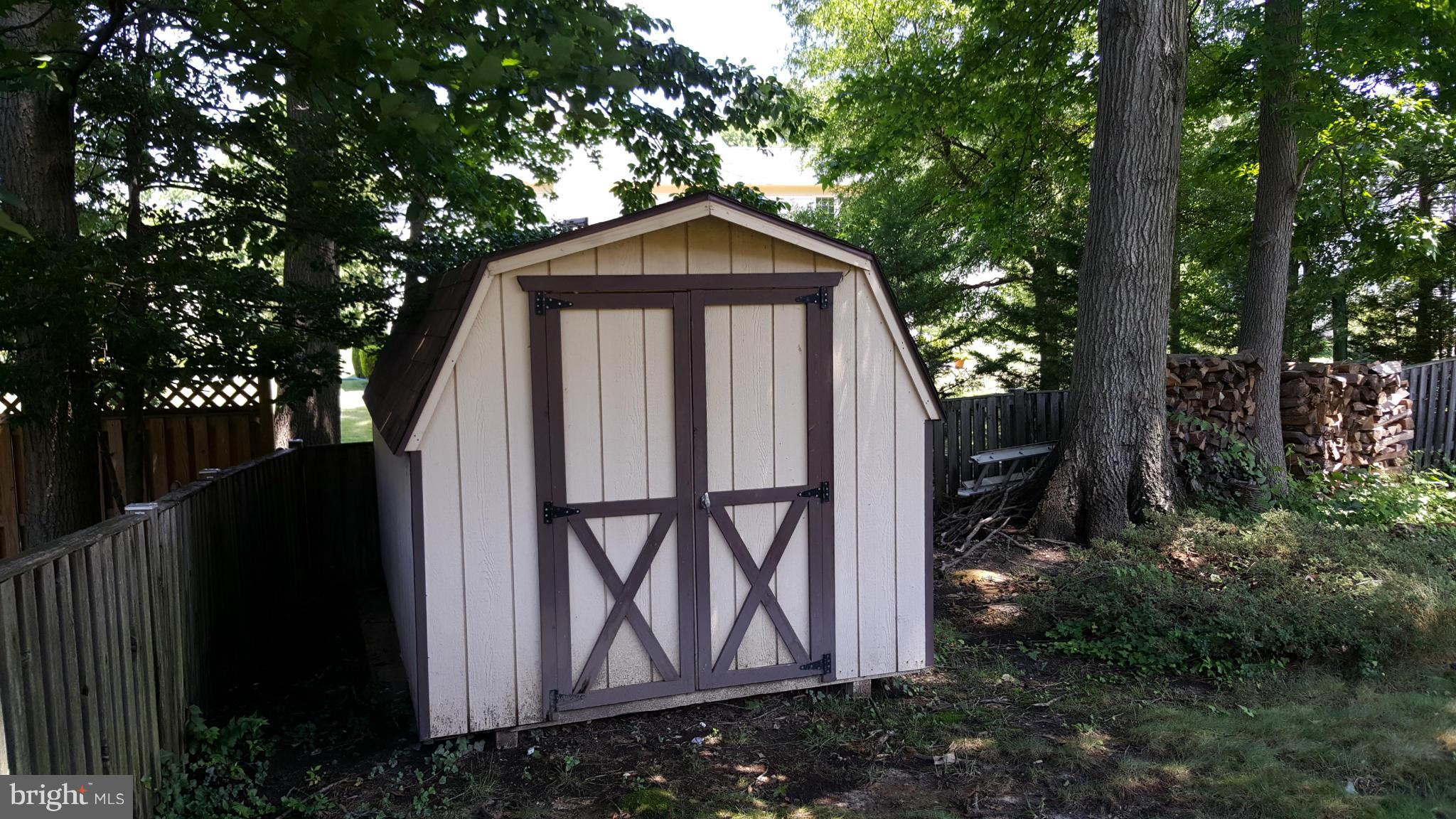 WHITE OAK MANOR - Residential