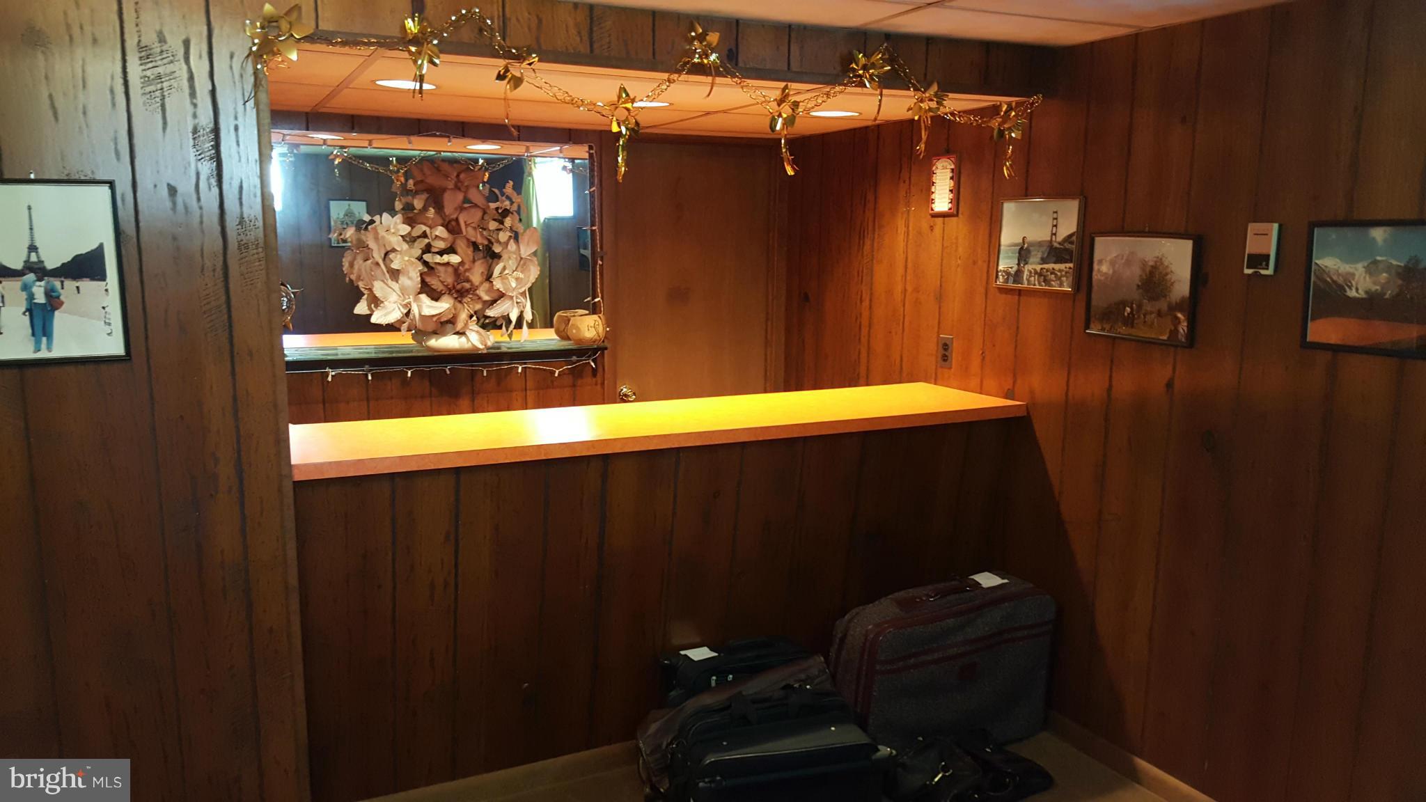 WHITE OAK MANOR - Residential