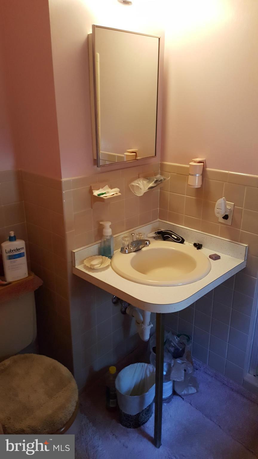 WHITE OAK MANOR - Residential