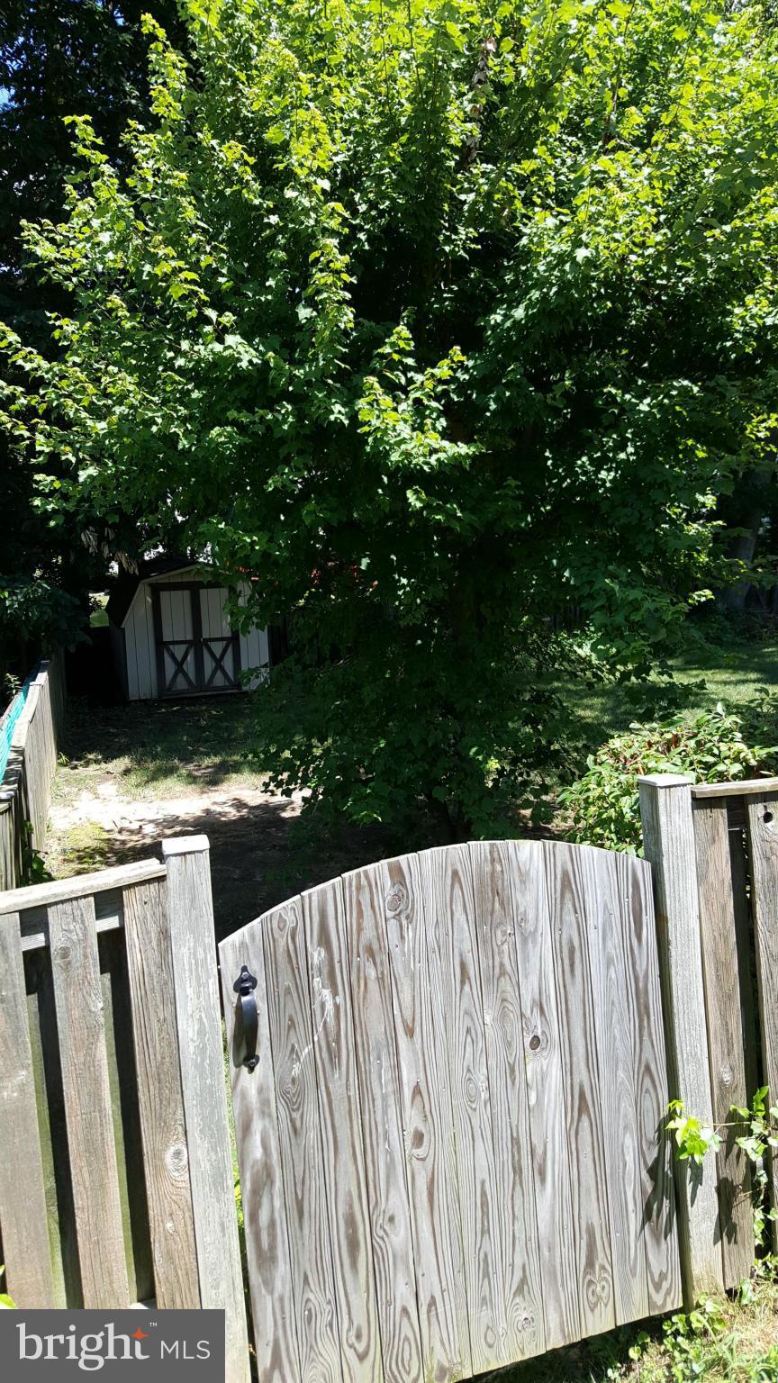 WHITE OAK MANOR - Residential