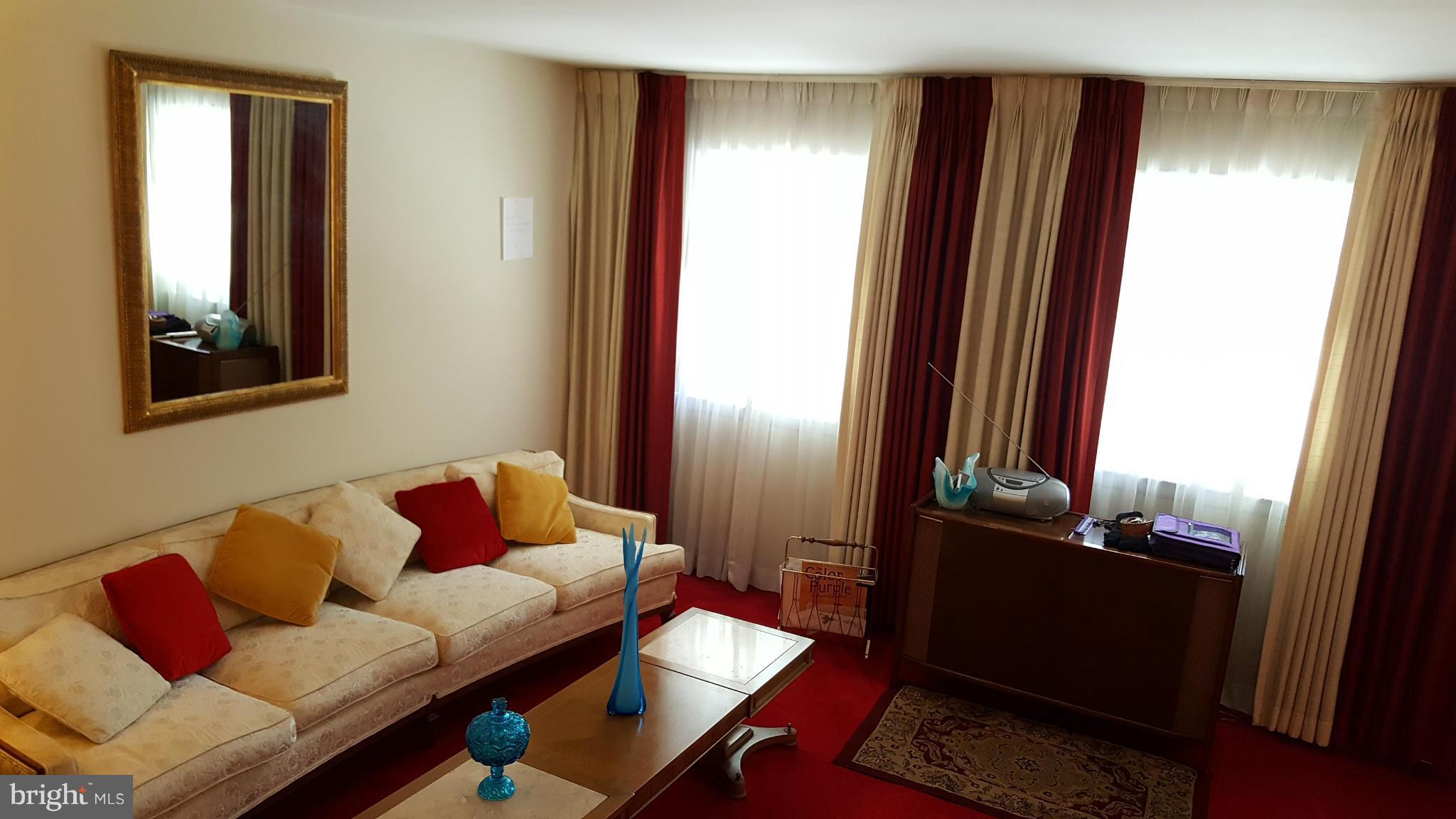 WHITE OAK MANOR - Residential