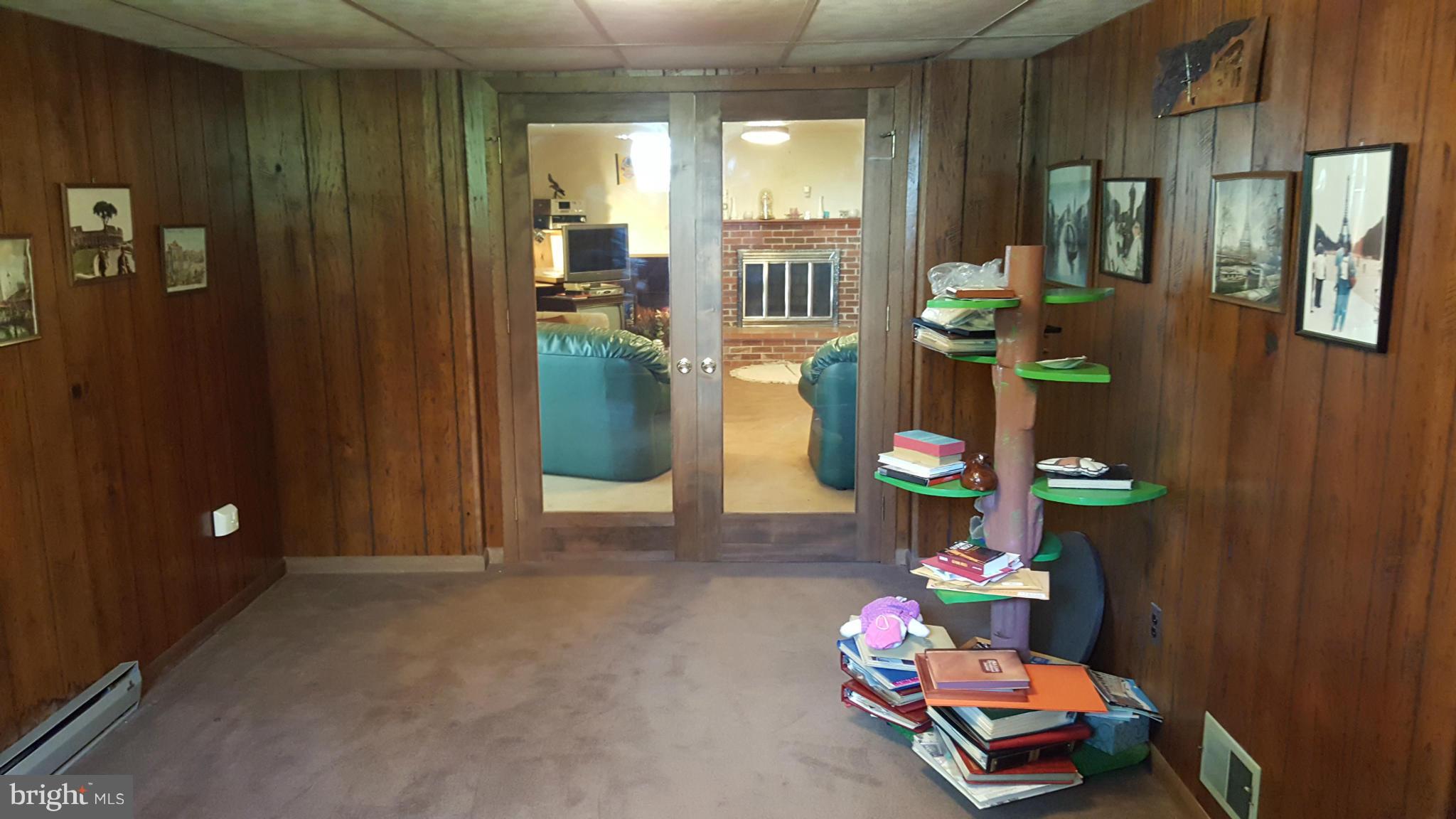 WHITE OAK MANOR - Residential