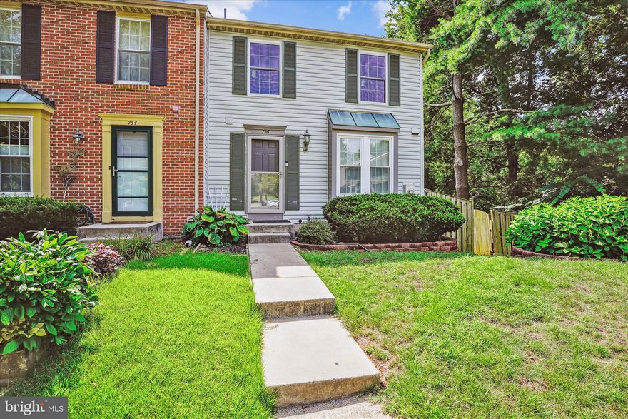 Beautiful end-unit townhouse with over 2,000 sq ft, 3 bedrooms, and 3.5 bathrooms.
The upper level features 3 spacious bedrooms and 2 full bathrooms. The fully finished walkout basement includes a full bathroom and offers extra living space with a cozy fireplace, ideal for a family room, guest suite, or home office.

The remodeled kitchen with a granite countertops, a huge island, and stainless steel appliances. Hardwood floors run throughout all three levels.  Fully upgraded owners bathroom. 

Additional highlights include a newer energy-efficient HVAC system and hot water heater, upgraded washer and dryer. A fully fenced backyard, and a gorgeous deck overlooking a wooded area, perfect for outdoor enjoyment.
Plenty of parking is available right in front of the house.
Fantastic location within walking distance to a grocery store, elementary school, RIO Lakefront, fitness center, and park. Easy access to major highways including I-270 and I-200.

Minimum credit score: 680
Minimum income: 3x the monthly rent