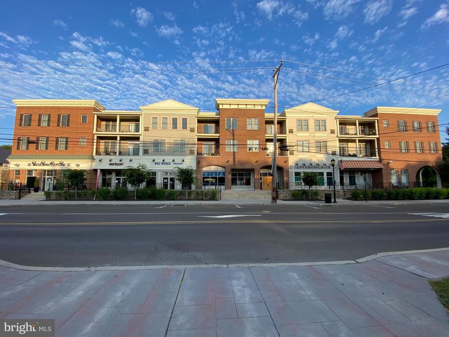 The Promenade at Sycamore - Luxury apartments above the exciting retail landscape of Sycamore Street in Historic Newtown! Tenant pays electric and cable (water and sewer are included); a pet will be considered on a case by case basis (there is a $350 non refundable pet deposit and a $50/month charge for a pet). One reserved parking spot for each unit.; Photos of the listing, where possible, are of the subject unit, however, pictures may be of similar floor plans within the Promenade. Online application through RentSpree.