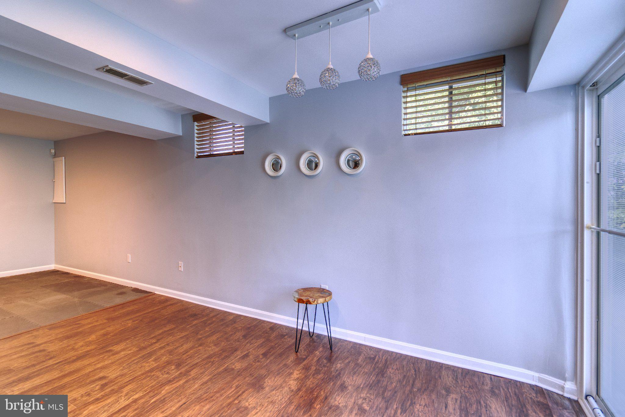 SOUTH HAMPTON - Residential
