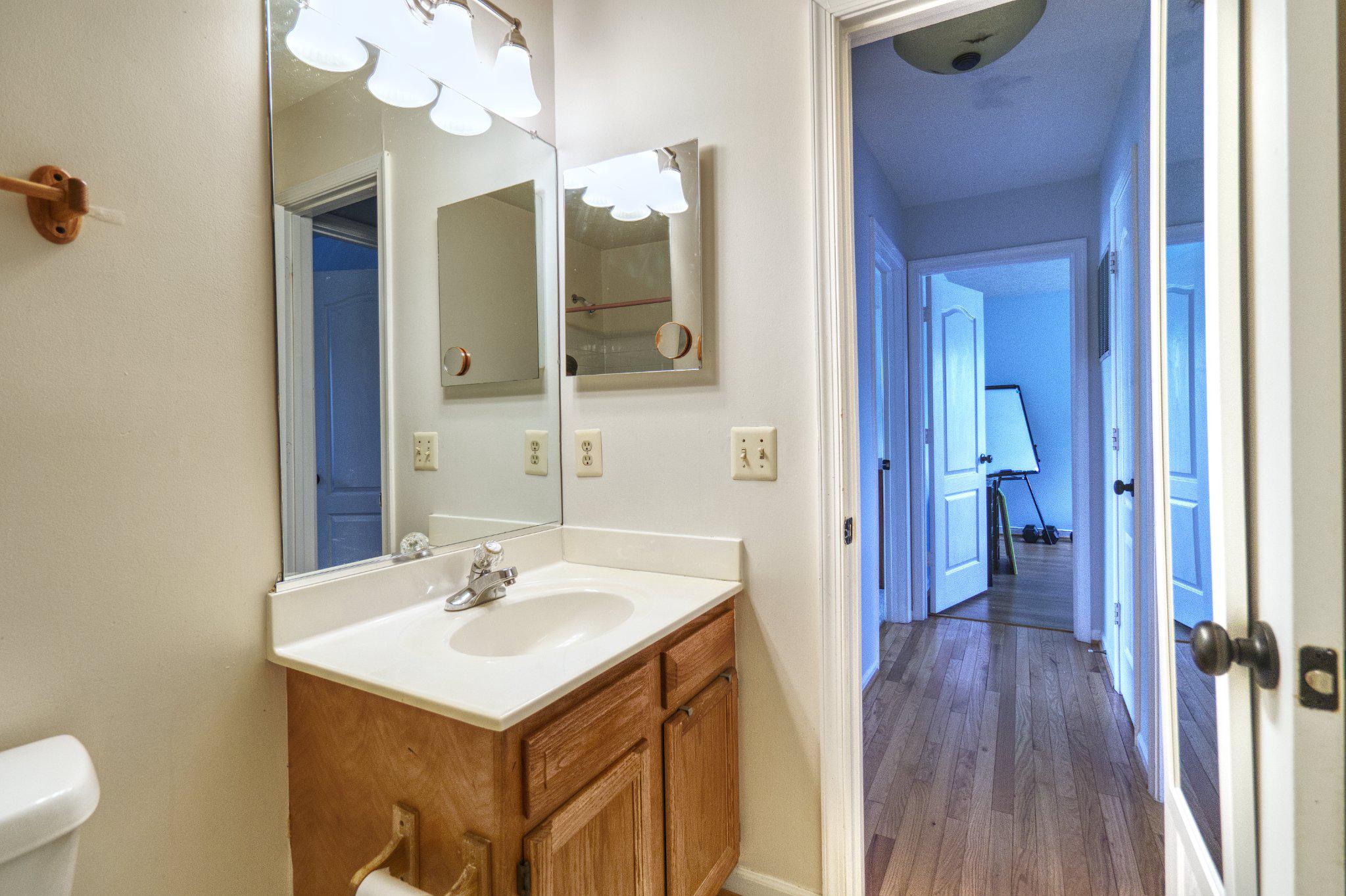 SOUTH HAMPTON - Residential