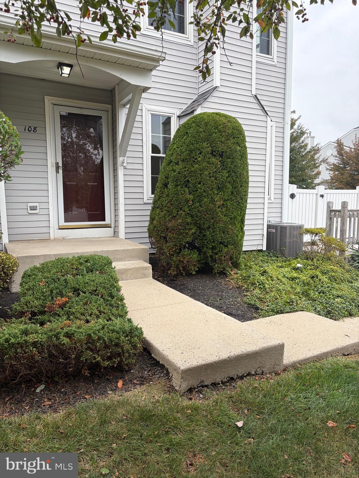Fantastic end unit Townhouse located in Warwick Greene. Spacious open floor plan on the first floor with Brand New flooring! Bright living room with new sliding glass doors to your own private patio/deck area! Kitchen opens into a nice generous size Breakfast Room, Powder room on first floor!! 3 great size bedrooms, master offers private full bath. Full Finished basement with separate room could be an office! Convenient Laundry on the second floor.
Association covers lawn care, snow removal, trash, exterior building maintenance including the roof!