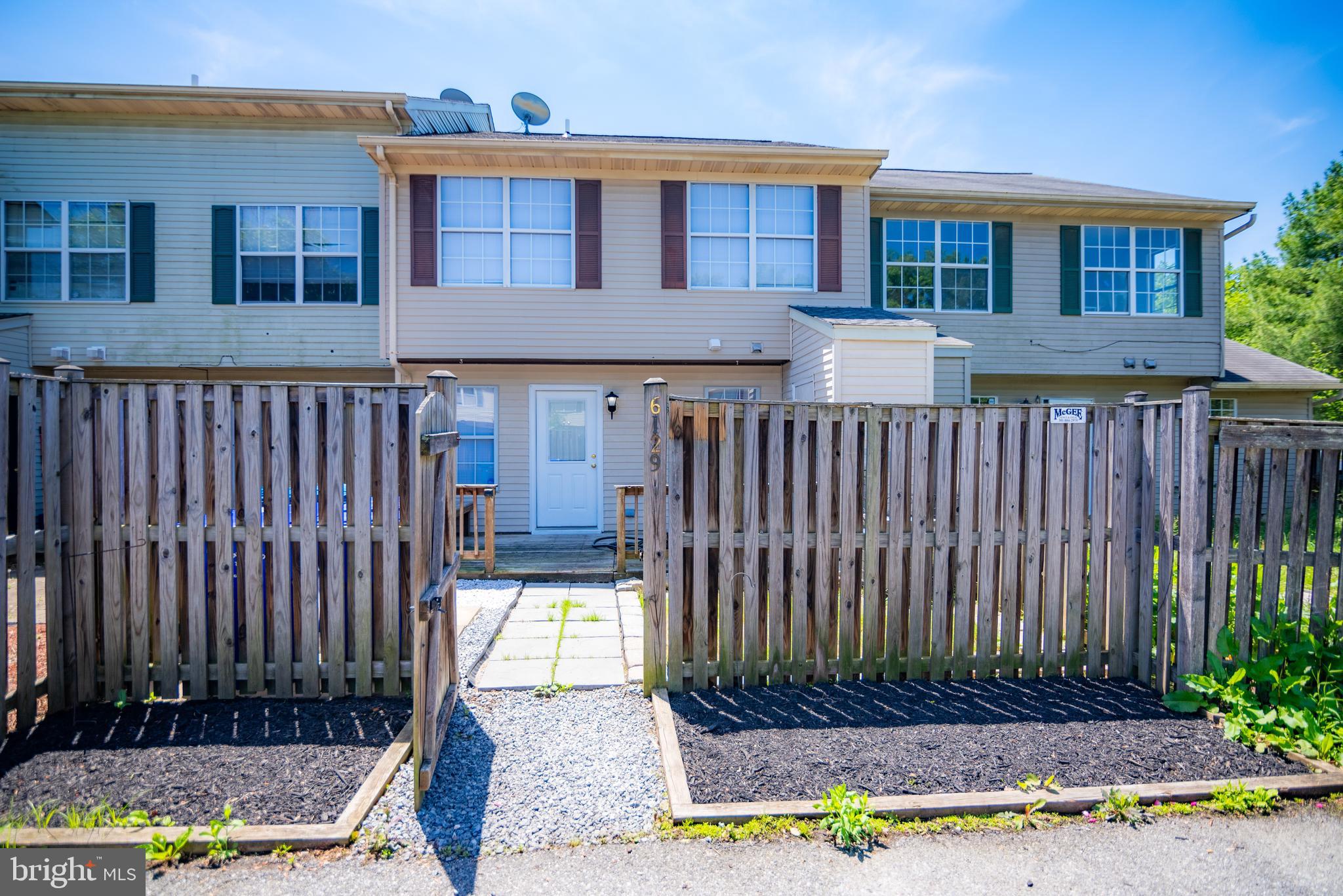 ST CHARLES HAMPSHIRE - Residential