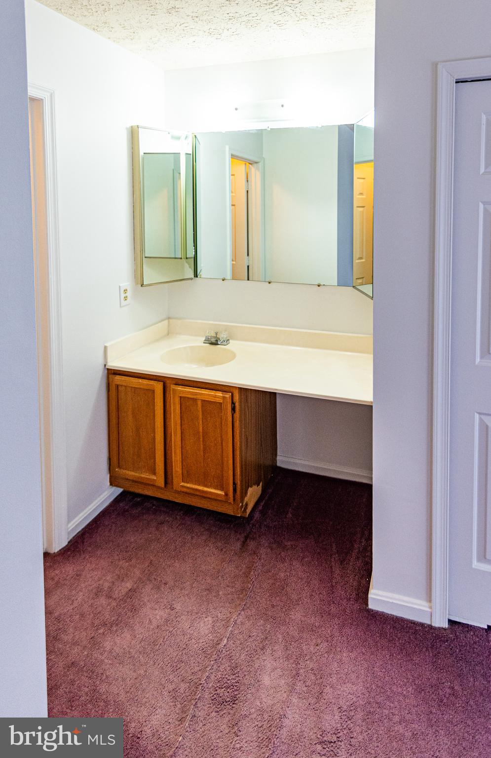 ST CHARLES HAMPSHIRE - Residential