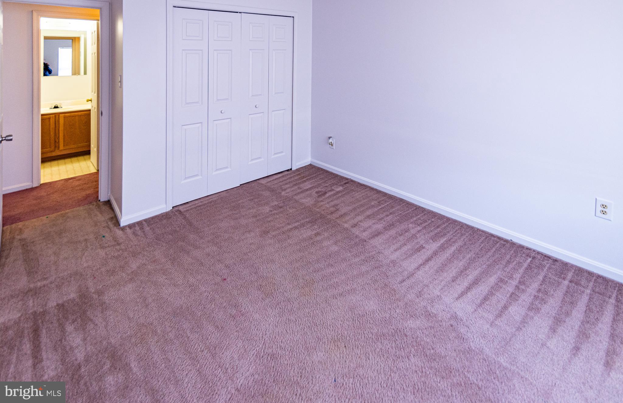 ST CHARLES HAMPSHIRE - Residential