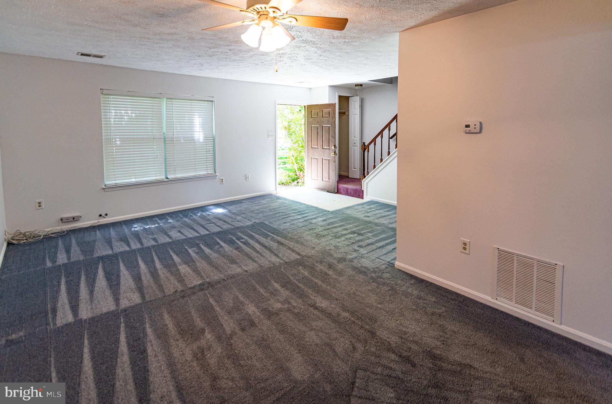 ST CHARLES HAMPSHIRE - Residential